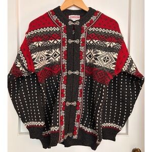 BNWOT Norwear Icelandic Sweater in 100% Wool with Decorative Metal Closure